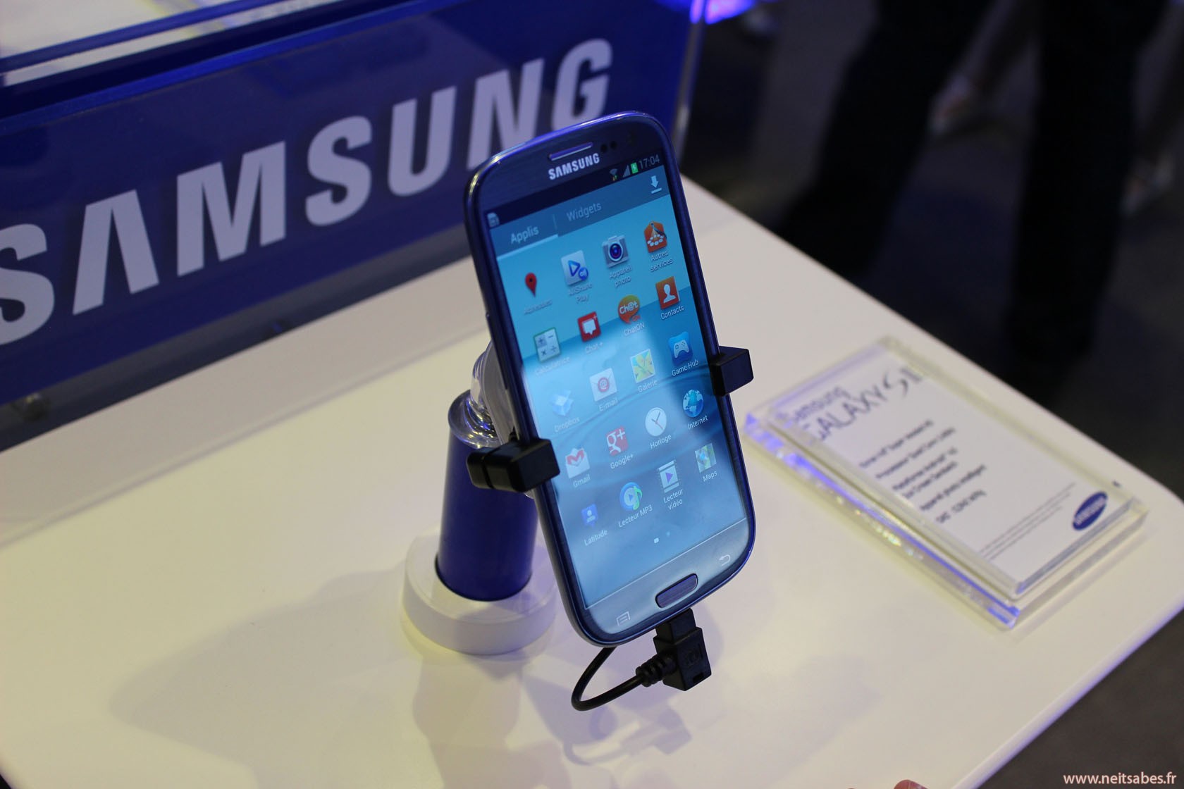 Il y a quelque jours, j'ai pu assister grâce à GohanBlog à la présentation du nouveau téléphone de Samsung : le Galaxy S3. Le S2 bénéficiait d'une très bonne image, considéré comme l'un des meilleurs androphones du marché, il fallait donc que son successeur soit à la hauteur.