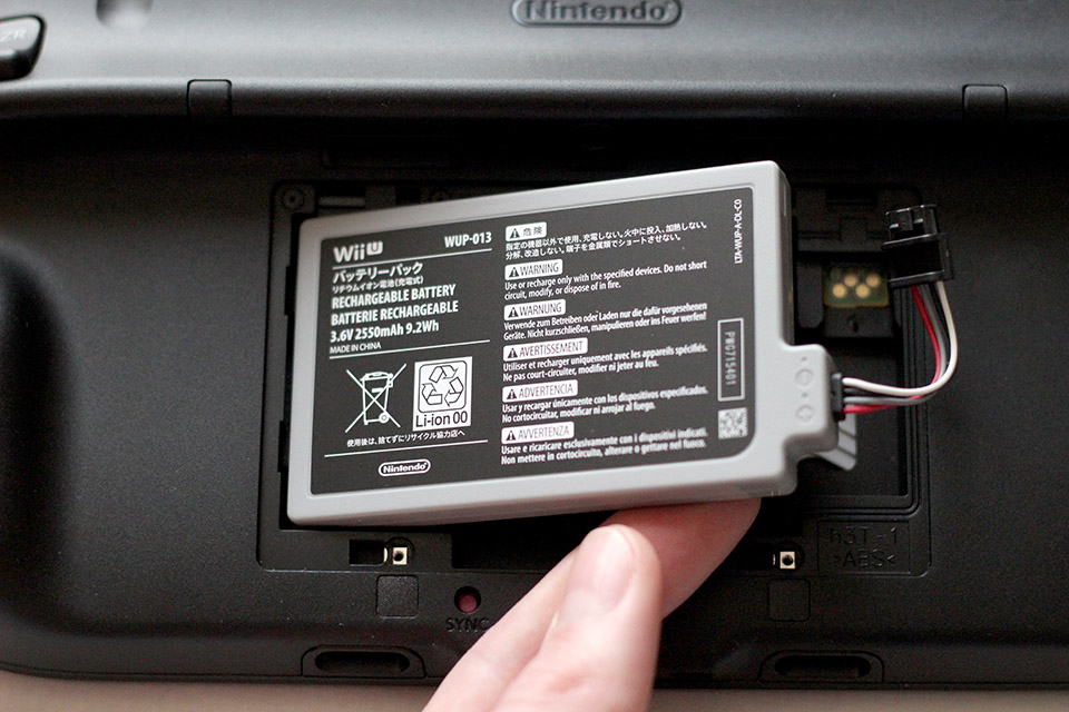 Tuto Changer la batterie du Gamepad de la Wii U (7)